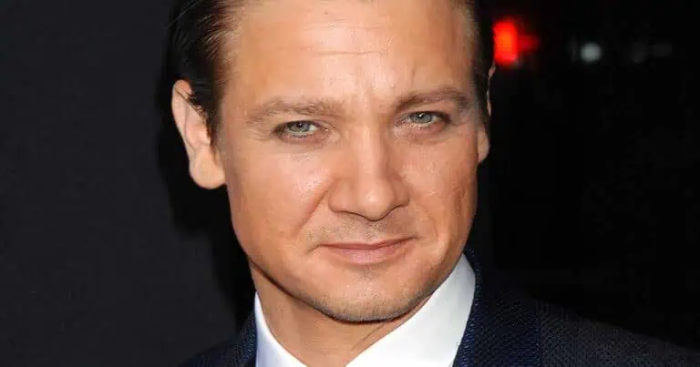 LOS ANGELES - JAN 24 - Jeremy Renner arrives at the Hansel and Gretel Witch Hunters Los Angeles Premiere on January 24, 2013 in Hollywood, CA