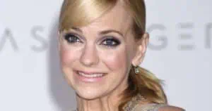 WESTWOOD - DEC 14: Anna Faris arrives to the "Passengers" World Premiere on December 14, 2016 in Westwood, CA