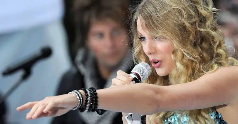Taylor Swift on stage for NBC Today Show Concert with Taylor Swift, Rockefeller Plaza, New York, NY May 29, 2009